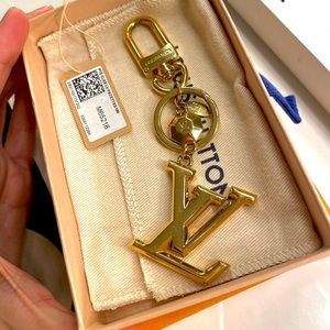 Facettes LV bag charm